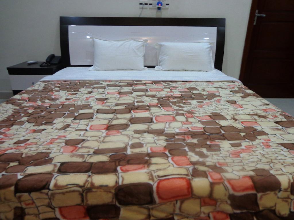 Hotel R K Palace Bodh Gaya Chambre photo